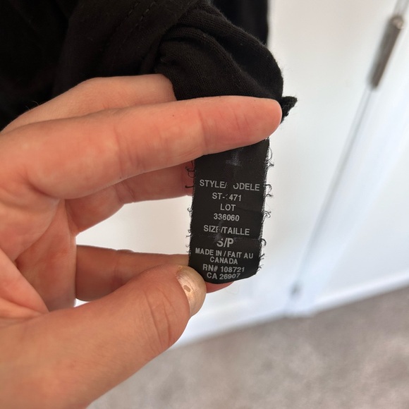 ✨2 for $20✨ Retroluxe Black Top - Picture 4 of 5